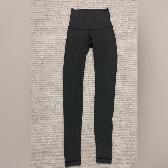 EUC dark grey heather Lululemon leggings size 2 - Picture 3 of 4